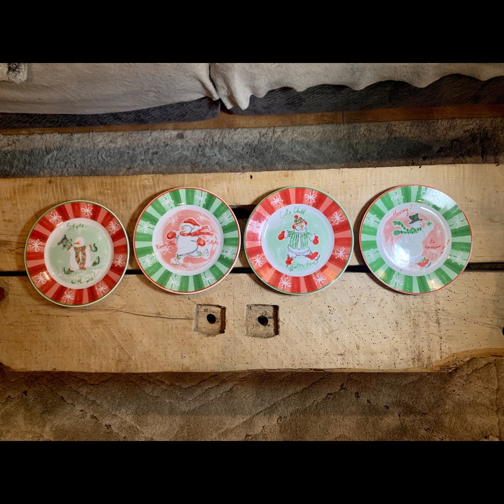 325. Avon Snow Family Decorative Holiday Plate Collection